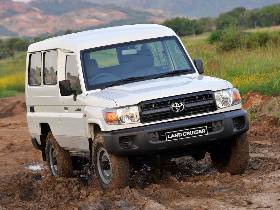  Toyota Land Cruiser 70 Wagon 2010 года  (ZA) (фото 14 из 21)